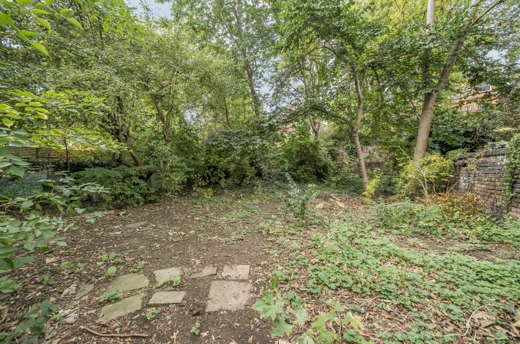 Studio apartments/flats for sale in Fellows Road, London - NW3 view 3