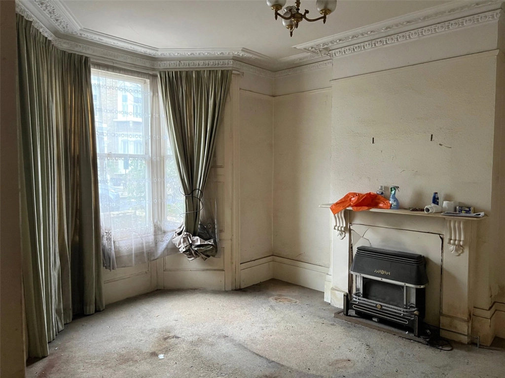 6 bedrooms houses for sale in Roderick Road, Hampstead Heath - NW3 view 2