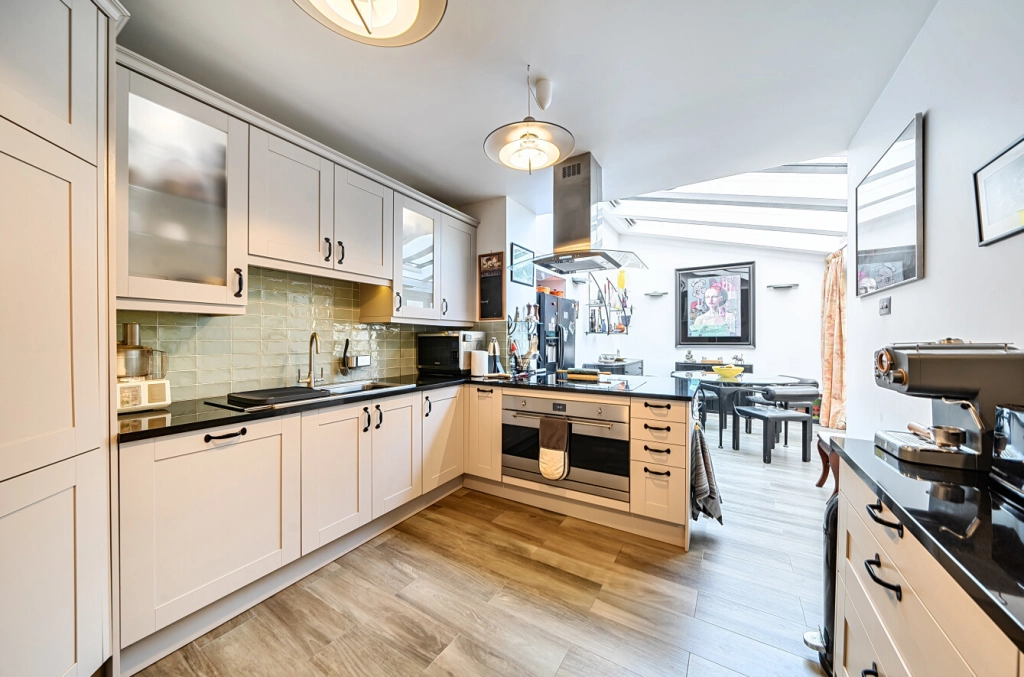 2 bedrooms apartments/flats for sale in Hampstead Hill Gardens, Hampstead - NW3 view 3