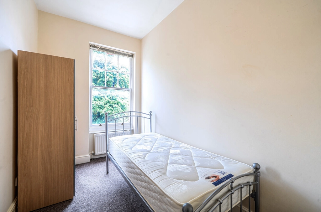2 bedrooms apartments/flats for sale in Greencroft Gardens, South Hampstead - NW6 view 6