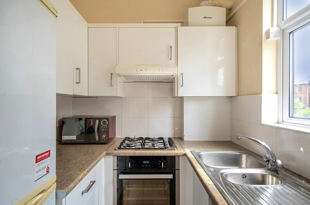 2 bedrooms apartments/flats for sale in Greencroft Gardens, South Hampstead - NW6 view 4
