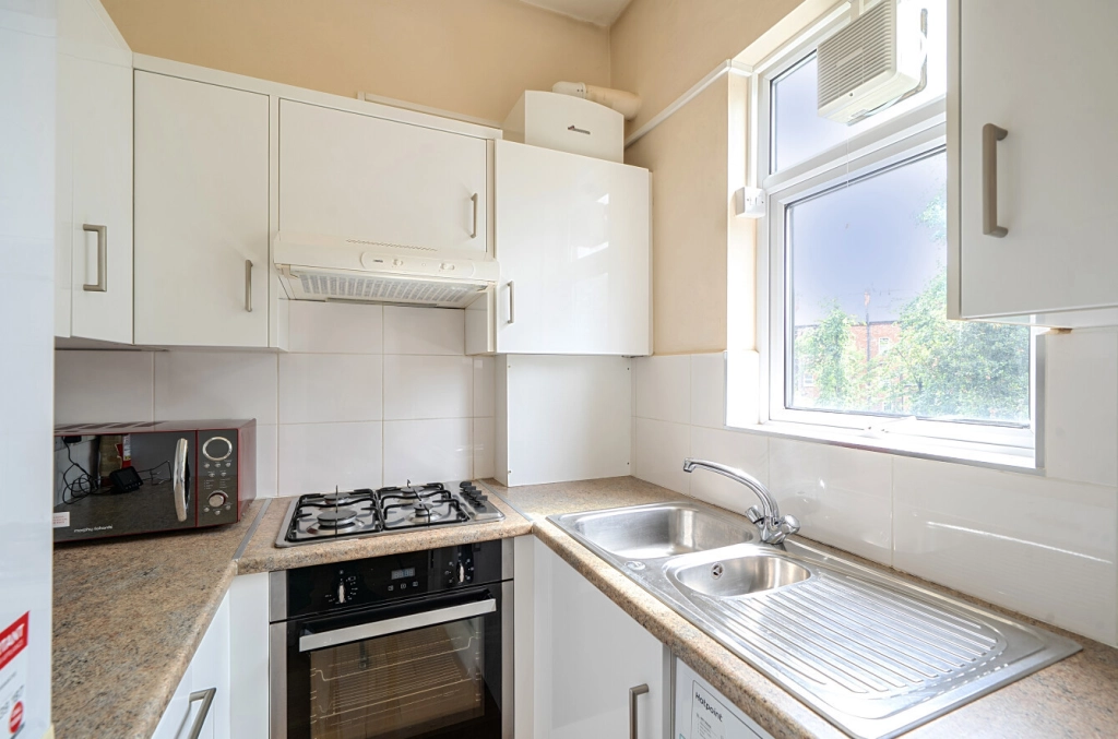 2 bedrooms apartments/flats for sale in Greencroft Gardens, South Hampstead - NW6 view 11