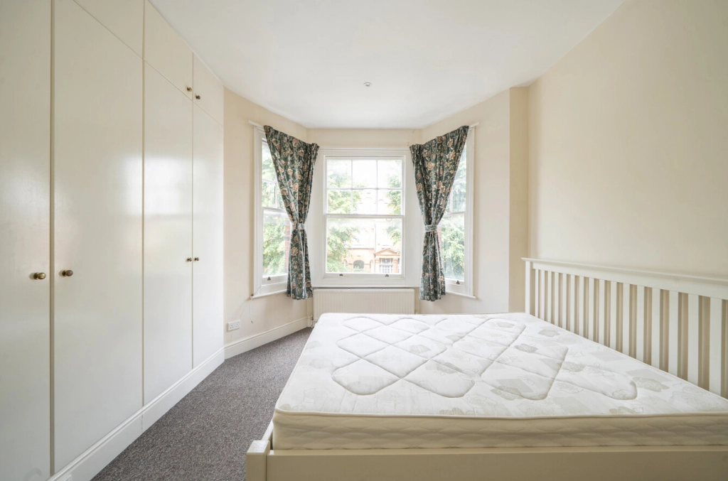 2 bedrooms apartments/flats for sale in Greencroft Gardens, South Hampstead - NW6 view 3
