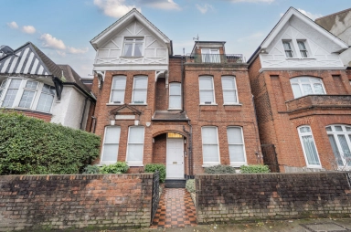 Finchley Road, Hampstead - NW3 view 12