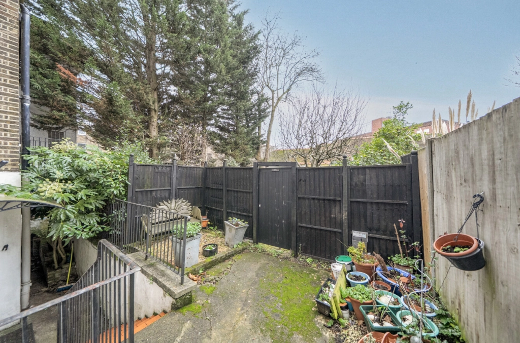 2 bedrooms apartments/flats for sale in Finchley Road, Hampstead - NW3 view 3