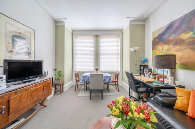 Finchley Road, Hampstead - NW3 view 10