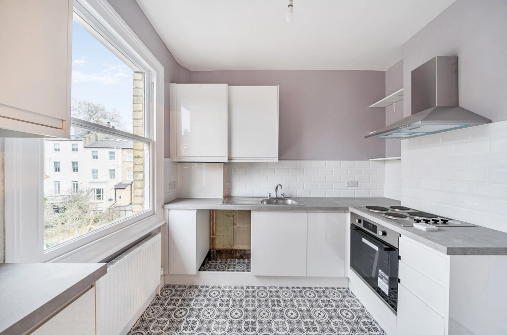 2 bedrooms apartments/flats for sale in Gayton Crescent, Hampstead Village - NW3 view 3