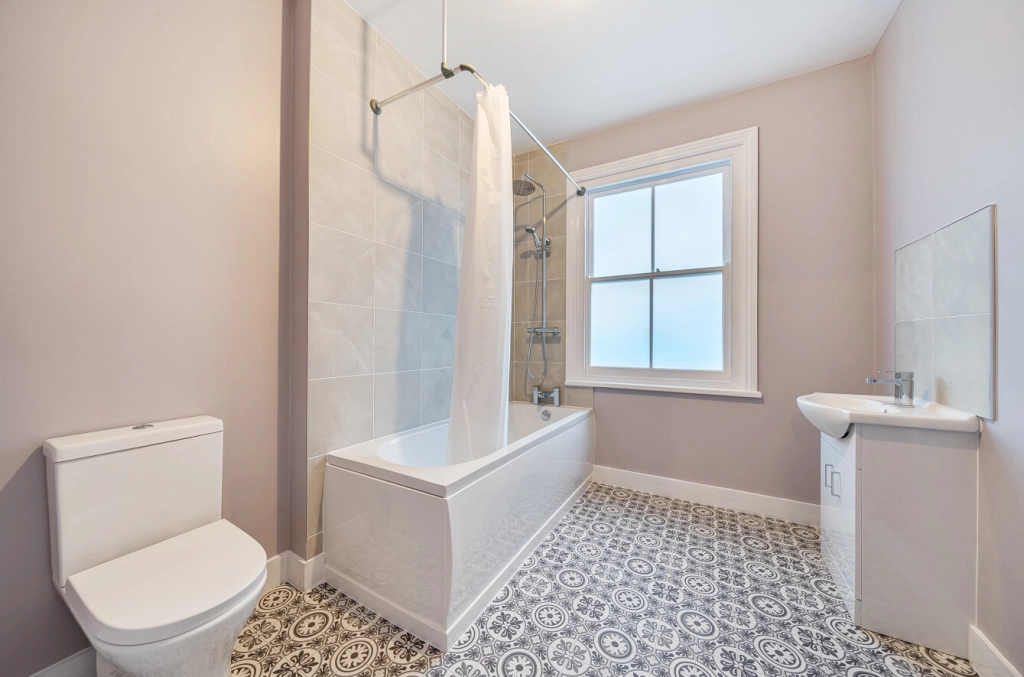 2 bedrooms apartments/flats for sale in Gayton Crescent, Hampstead Village - NW3 view 5