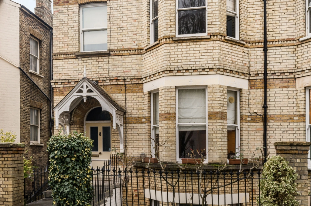 2 bedrooms apartments/flats for sale in Gayton Crescent, Hampstead Village - NW3 view 8