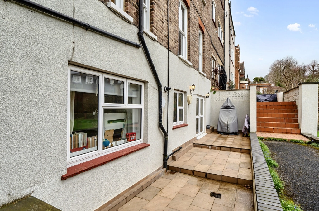 2 bedrooms apartments/flats for sale in Daleham Gardens, Hampstead - NW3 view 11