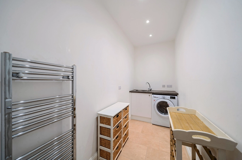2 bedrooms apartments/flats for sale in Netherhall Gardens, London - NW3 view 9