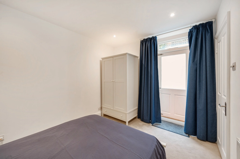 2 bedrooms apartments/flats for sale in Netherhall Gardens, London - NW3 view 20