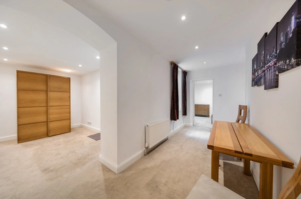 2 bedrooms apartments/flats for sale in Netherhall Gardens, London - NW3 view 10