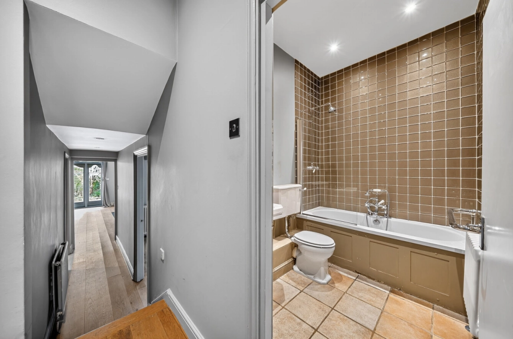 2 bedrooms apartments/flats for sale in Glenmore Road, Belsize Park - NW3 view 11