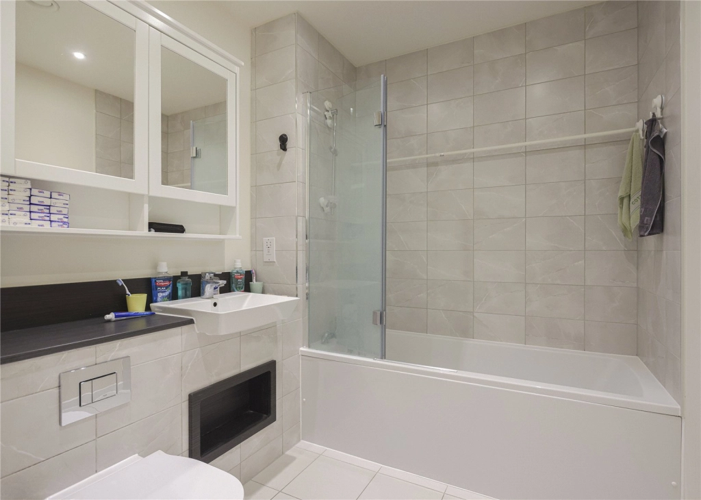 2 bedrooms apartments/flats for sale in Royal Engineers Way, London - NW7 view 11