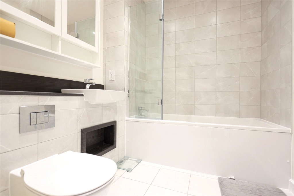 2 bedrooms apartments/flats for sale in Royal Engineers Way, London - NW7 view 6