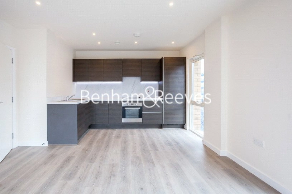 2 bedrooms apartments/flats for sale in Royal Engineers Way, London - NW7 view 3