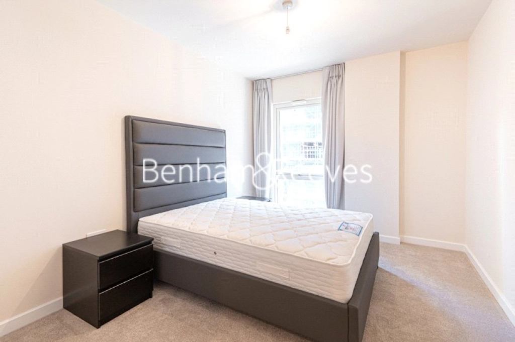 2 bedrooms apartments/flats for sale in Royal Engineers Way, London - NW7 view 4