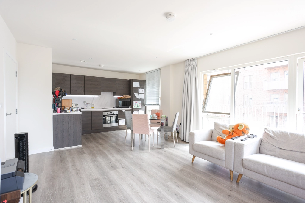 2 bedrooms apartments/flats for sale in Royal Engineers Way, London - NW7 view 2