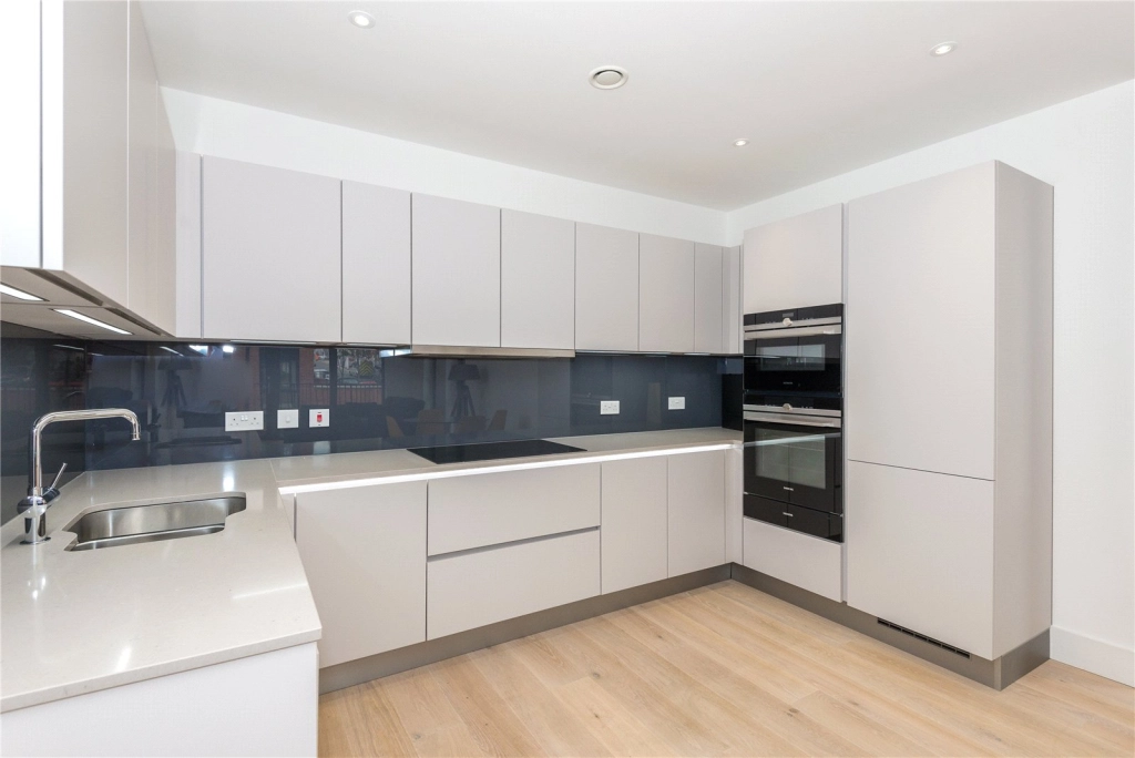 2 bedrooms apartments/flats for sale in Kidderpore Avenue, London - NW3 view 3