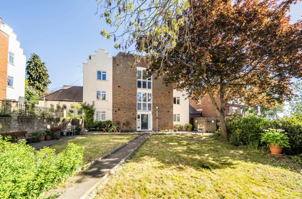 2 bedrooms apartments/flats for sale in Willow Road, Hampstead - NW3 view 4