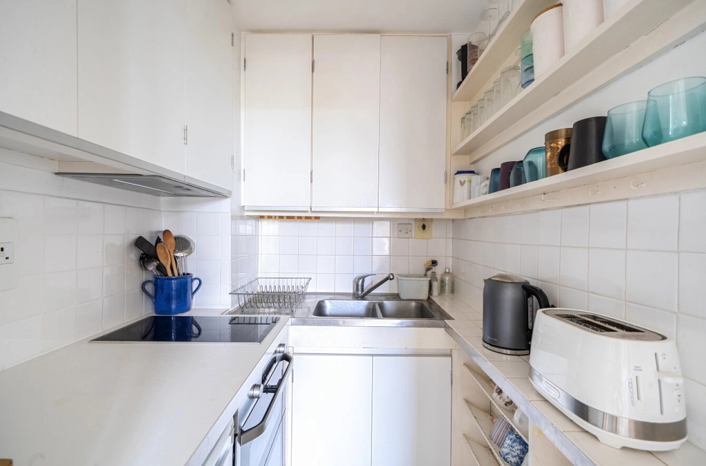 1 bedroom apartments/flats for sale in South Hill Park, Hampstead Heath - NW3 view 4