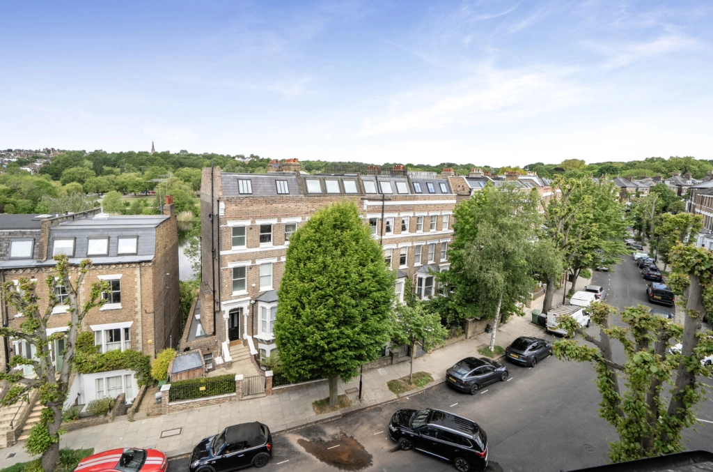 1 bedroom apartments/flats for sale in South Hill Park, Hampstead Heath - NW3 view 7