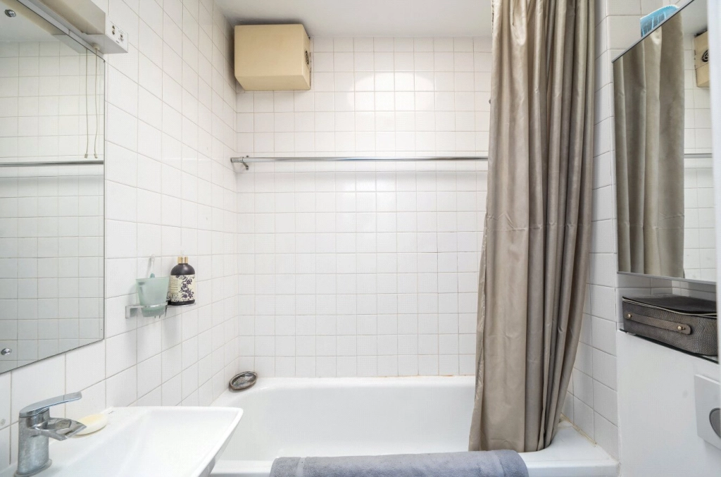 1 bedroom apartments/flats for sale in South Hill Park, Hampstead Heath - NW3 view 6