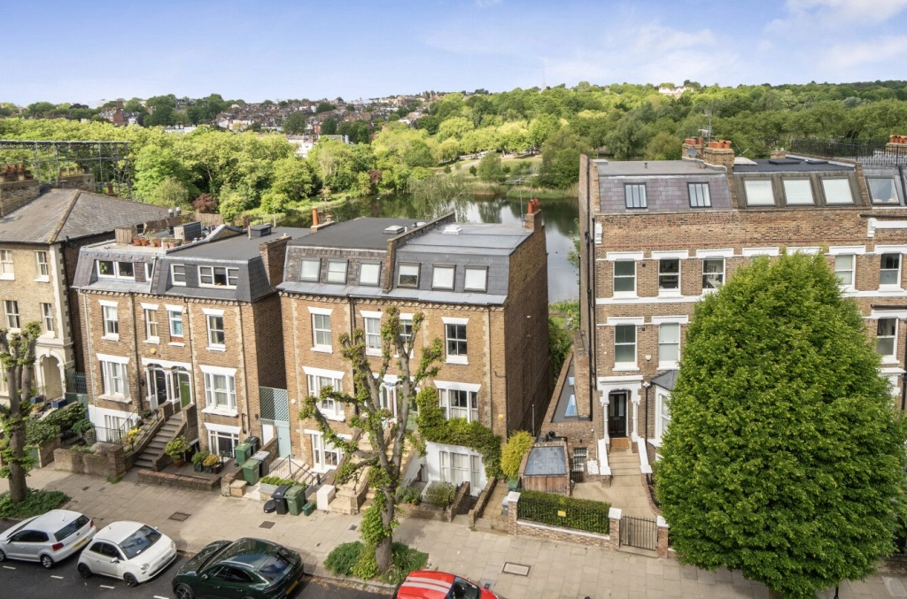1 bedroom apartments/flats for sale in South Hill Park, Hampstead Heath - NW3 view 8