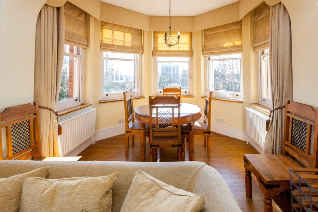 2 bedrooms apartments/flats for sale in Lindfield Gardens, London - NW3 view 4