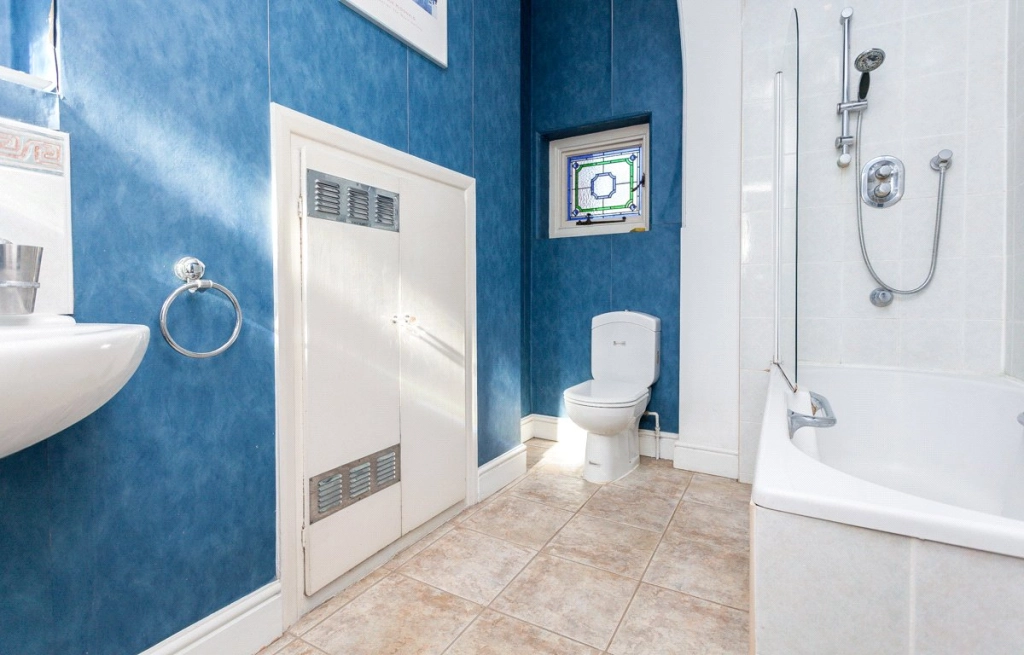 2 bedrooms apartments/flats for sale in Lindfield Gardens, London - NW3 view 5