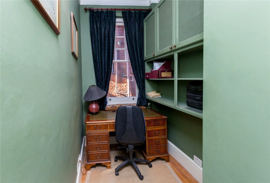 2 bedrooms apartments/flats for sale in Lindfield Gardens, London - NW3 view 7