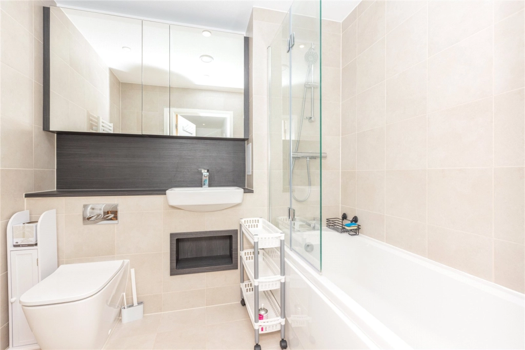 2 bedrooms apartments/flats for sale in Medawar Drive, London - NW7 view 10