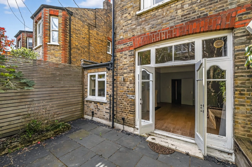 2 bedrooms apartments/flats for sale in Glenmore Road, Belsize Park - NW3 view 11