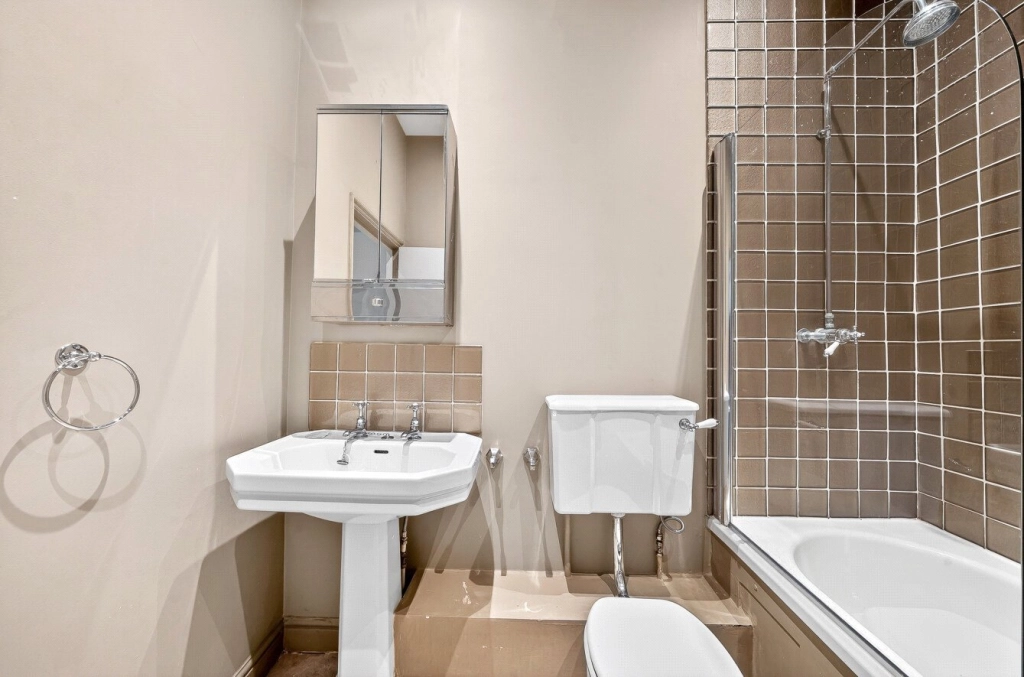 2 bedrooms apartments/flats for sale in Glenmore Road, Belsize Park - NW3 view 14