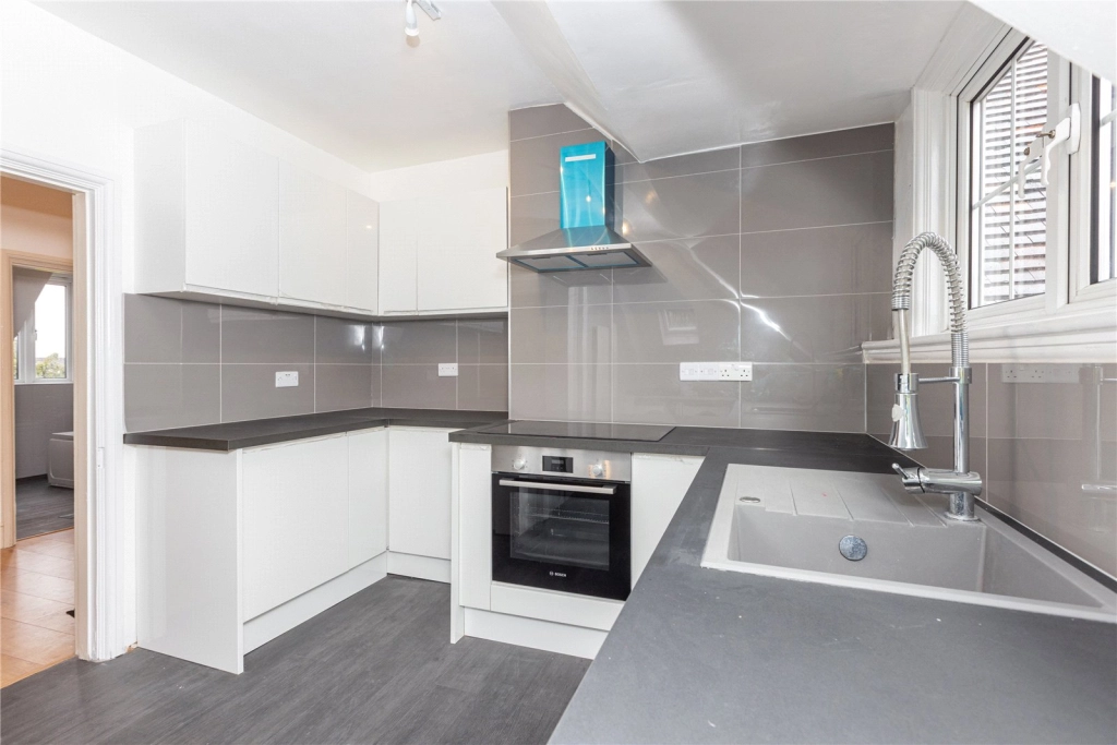 2 bedrooms apartments/flats for sale in Platts Lane, London - NW3 view 5