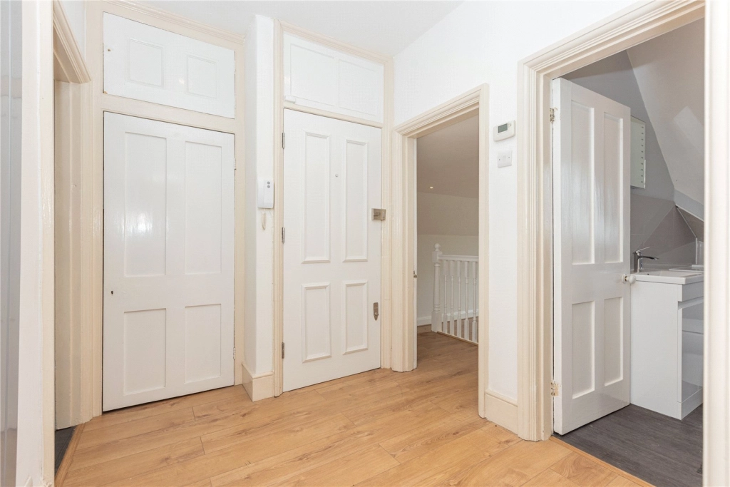 2 bedrooms apartments/flats for sale in Platts Lane, London - NW3 view 10