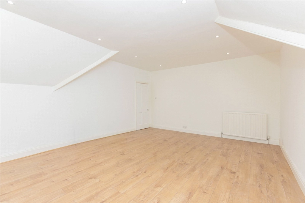2 bedrooms apartments/flats for sale in Platts Lane, London - NW3 view 11
