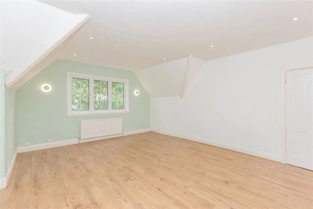 2 bedrooms apartments/flats for sale in Platts Lane, London - NW3 view 3