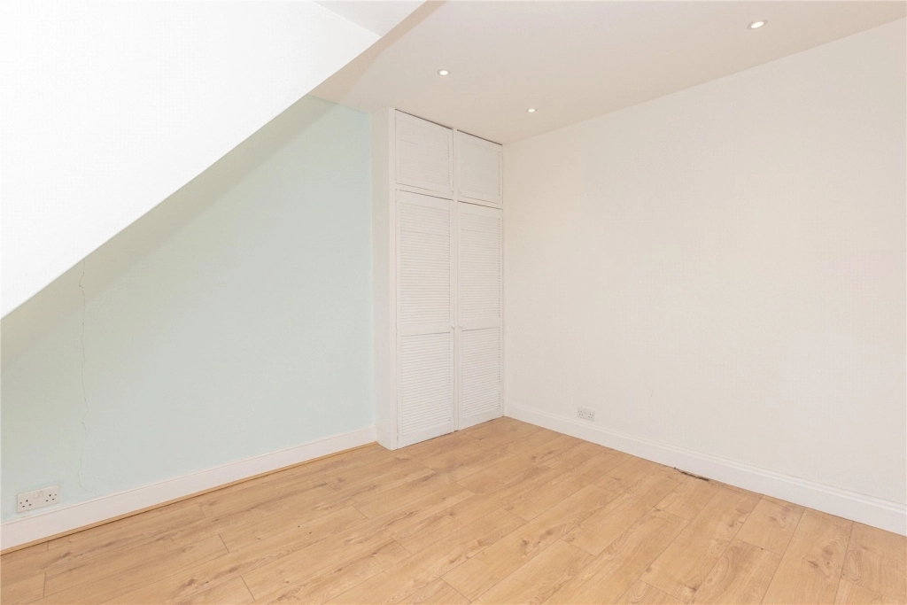 2 bedrooms apartments/flats for sale in Platts Lane, London - NW3 view 7