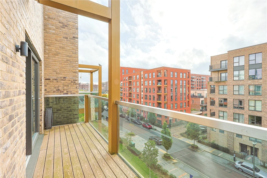 Studio apartments/flats for sale in Lismore Boulevard, London - NW9 view 2