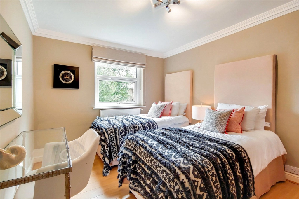 3 bedrooms apartments/flats for sale in St. Johns Wood Park, London - NW8 view 9