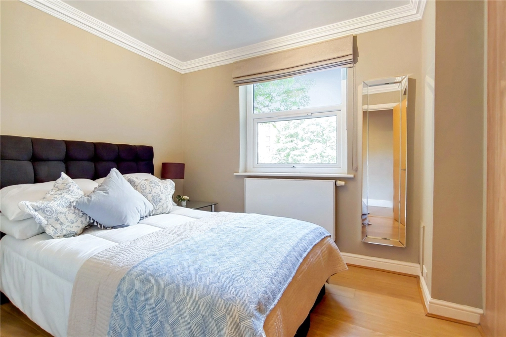 3 bedrooms apartments/flats for sale in St. Johns Wood Park, London - NW8 view 7