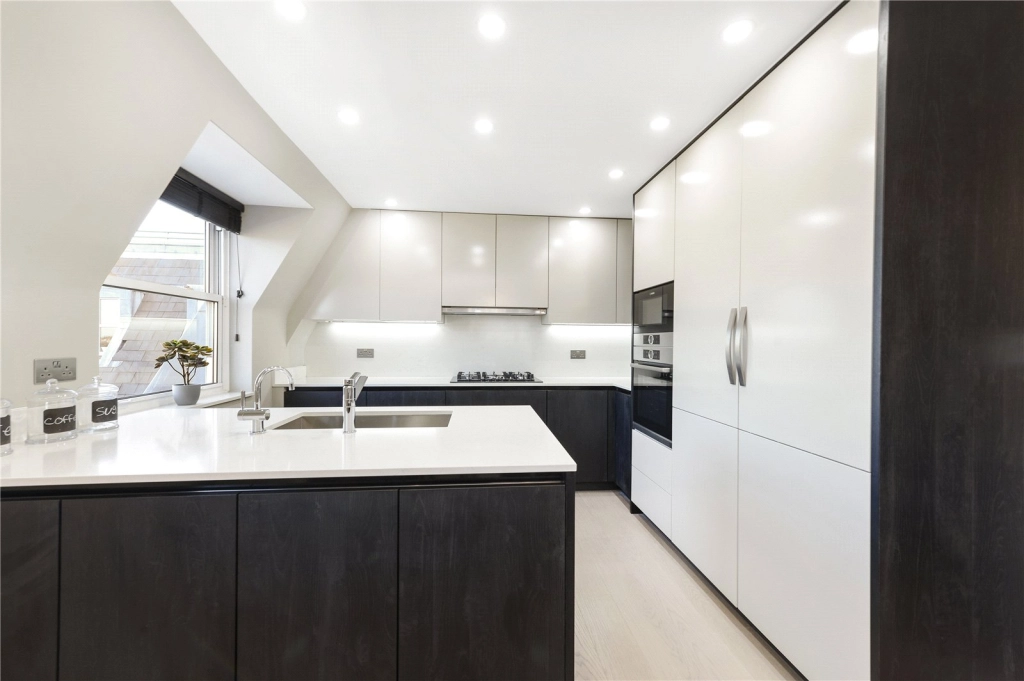 3 bedrooms apartments/flats for sale in St. Johns Wood Park, London - NW8 view 8
