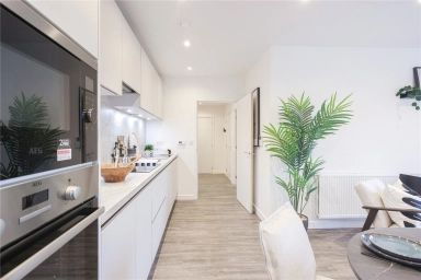 Medawar Drive, London - NW7 view 8