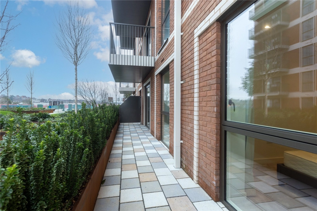 2 bedrooms apartments/flats for sale in Henshaw Parade, The Hyde, London - NW9 view 13