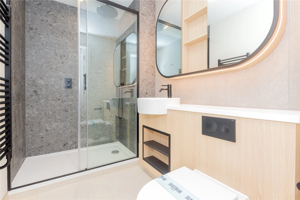 2 bedrooms apartments/flats for sale in Henshaw Parade, The Hyde, London - NW9 view 7