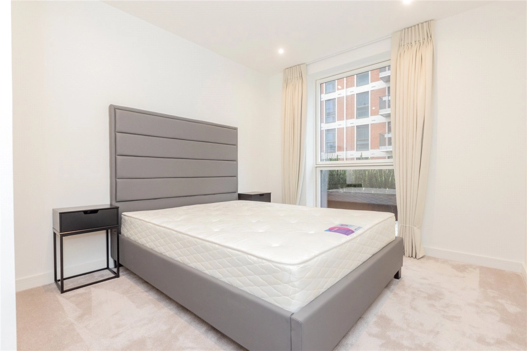 2 bedrooms apartments/flats for sale in Henshaw Parade, The Hyde, London - NW9 view 4