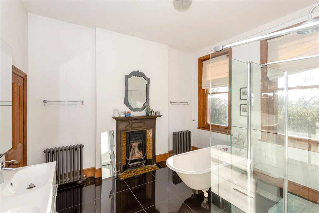 7 bedrooms houses for sale in Chesterford Gardens, London - NW3 view 4