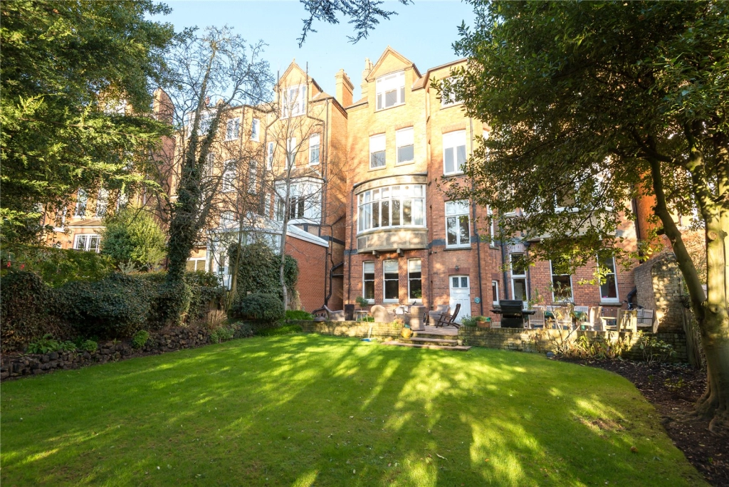 7 bedrooms houses for sale in Chesterford Gardens, London - NW3 view 17